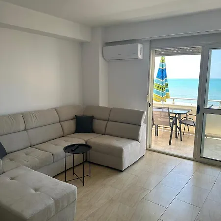 3 Bedroom Seaview Lejlighed *